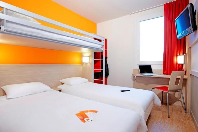 Kyriad Direct Mont De Marsan - St Avit Saint-Avit  Bagian luar foto